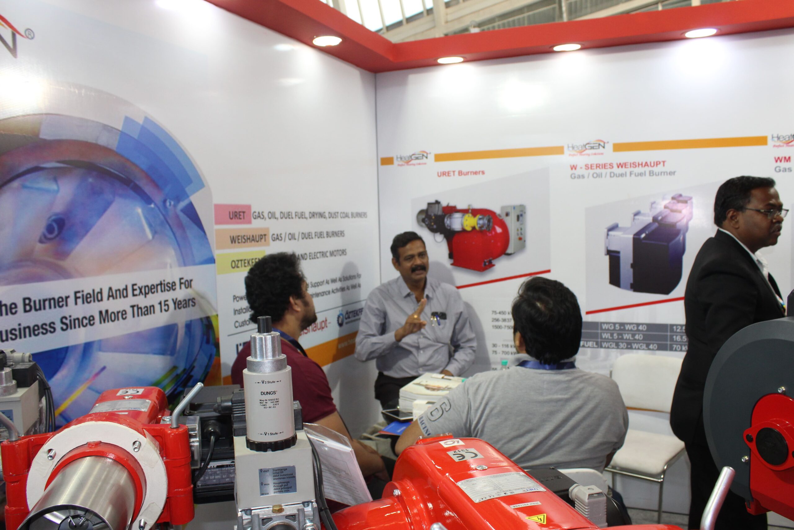 HeatGEN's representative explaning about industrial gas burner to the guest