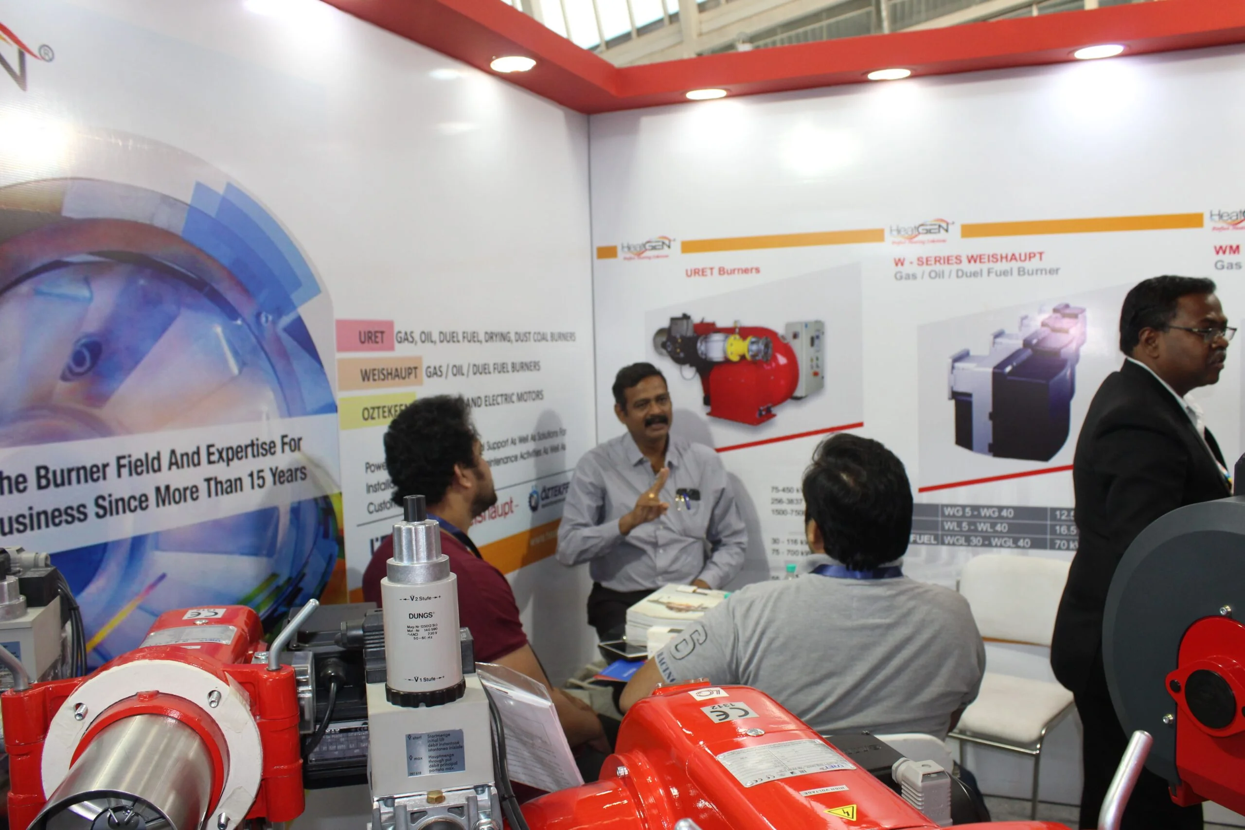 HeatGEN's representative explaning about industrial gas burner to the guest
